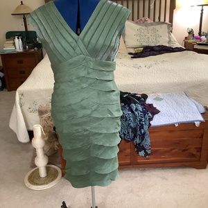 Adrianna Papell size 6 moss green cocktail/ semi formal dress